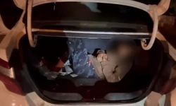 Van'da düzensiz göçmenler otomobil bagajında yakalandı