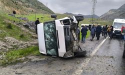 Hakkari-Van kara yolunda kaza! 8 kişi yaralandı