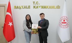 Başkale'de "Kitap Van Projesi"nde başarılı olan öğrenciler ödüllendirildi