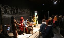 Van Müzesi ziyaretçilerini tarihi yolculuğa çıkarıyor