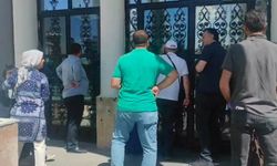 Van'da sınava geç kalan öğrenci kapıda baygınlık geçirdi