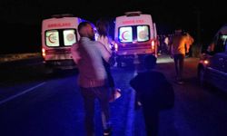 Adilcevaz'da kamyonet, traktöre çarptı: 7 yaralı