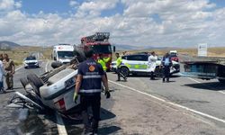 Van'da mezuniyet törenine gidenlerin bulunduğu otomobildeki 1 kişi öldü, 4 kişi yaralandı