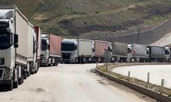 Esendere Gümrük Kapısı'nda 2 kilometre tır kuyruğu oluştu