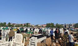 Van’da bayramın ilk günü mezarlıklar ziyaret edildi