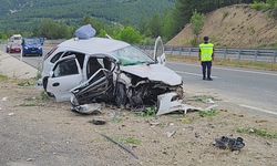 Otomobil menfeze çarptı: 1 ölü, 3 yaralı
