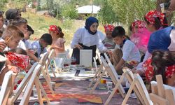 Vanlı ressam kırsal mahallede öğrencileri sanatla buluşturdu