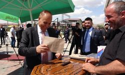 Van'da aşiret düğününden örnek takı töreni