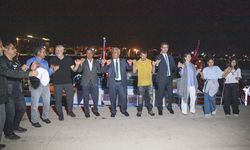 İnci kefali av yasağının sona ermesini halaylarla kutladılar