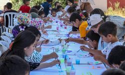 Van'da çocuklar hayallerindeki dünyayı resmetti