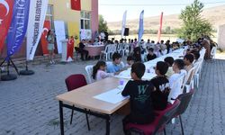 Ressam Melis Doğan, Van'da çocukları sanatla buluşturdu