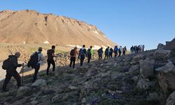 Van Gölü Aktivistleri Süphan Dağı'na tırmandı