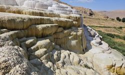 Pamukkale değil, Van Başkale!