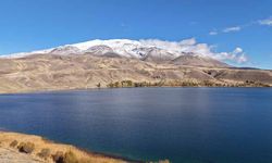 Süphan Dağı beyaza büründü, Aygır ve Van Gölü büyüledi