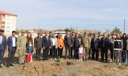 Çaldıran'da fidanlar toprakla buluşturuldu