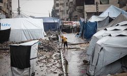Gazze'de yoğun yağış nedeniyle çadırları su bastı