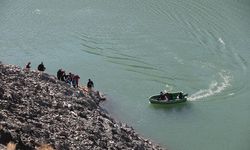 Van’da otomobilin baraja uçtuğu anın görüntüleri ortaya çıktı!