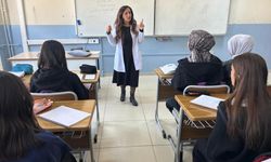 Vanlı öğretmen öğrencilerine ilham oluyor