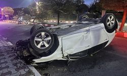 Van'da takla atarak devrilen otomobildeki 3 kişi yaralandı