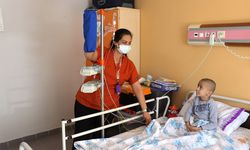Van'da Muhammed'in sınıfı hastaneye taşındı: Hem tedavi oluyor hem okul okuyor!