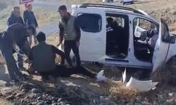 Van'da kontrolden çıkan araç şarampole yuvarlandı