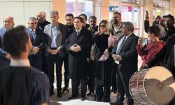 CHP'liler Ahmet Özer'i Van'da davul zurnayla karşıladı