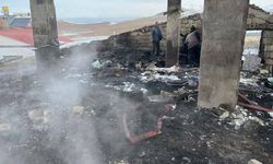 Çatak'ta çatı yangını: 2 kişi dumandan etkilendi