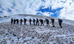 Doğaseverler 3 bin 395 rakımlı Vivara Dağı'na tırmandı