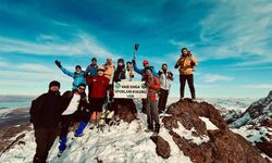 Erek Dağı'na zirve tırmanışı