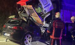 Otomobil ile TIR çarpıştı; 3 ölü, 1 yaralı