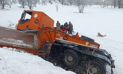 İş makinesi devrildi: 2 yaralı