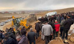 Van'da aracın uçtuğu barajda hayatını kaybeden genç toprağa verildi