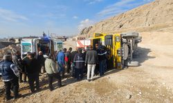 Van’da belediye kamyonu devrildi: 1 kişi yaralandı