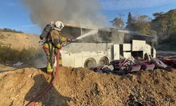 Park halindeki Van otobüsü alevlere teslim oldu