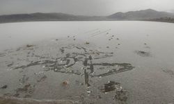 Sıhke Göleti'nin yüzeyi buz tuttu