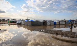 Gazze'de yüzlerce çadır yoğun yağış nedeniyle sular altında kaldı