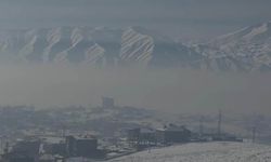 Yüksekova sis altında kaldı