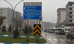 Yüksekova'da uçak seferleri durdu