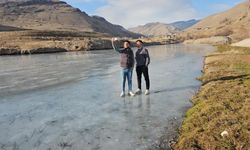 Van'da Zilan Çayı dondu