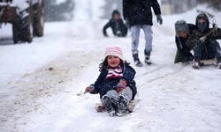 Bazı illerde kar nedeniyle eğitime bir gün ara verildi