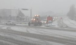 Van’da kar yağışı trafiği olumsuz etkiledi