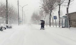 Kurubaş Geçidi'nde kar yağışı ve sis etkili oluyor