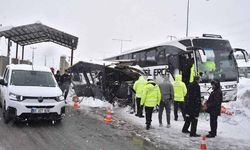 Van’a gelen yolcu otobüsü polis noktasına daldı! İşte o görüntüler