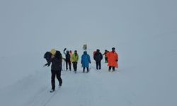 Süphan'da mahsur kalanlar kurtarıldı