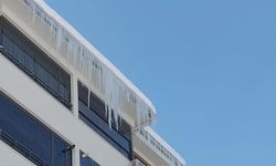 Van'da buz sarkıtları tehlike saçıyor