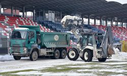 Van Atatürk Stadyumu’ndaki kar temizliği tartışma yarattı