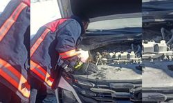 Van'da seyir halindeki araçta yangın