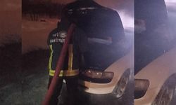 Erciş'te seyir halindeki otomobilde yangın