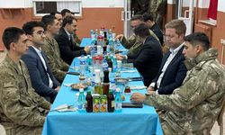 Kaymakam Bulut, askerle iftarda bir araya geldi