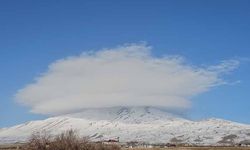 Süphan Dağı semalarında mercek bulutu oluştu